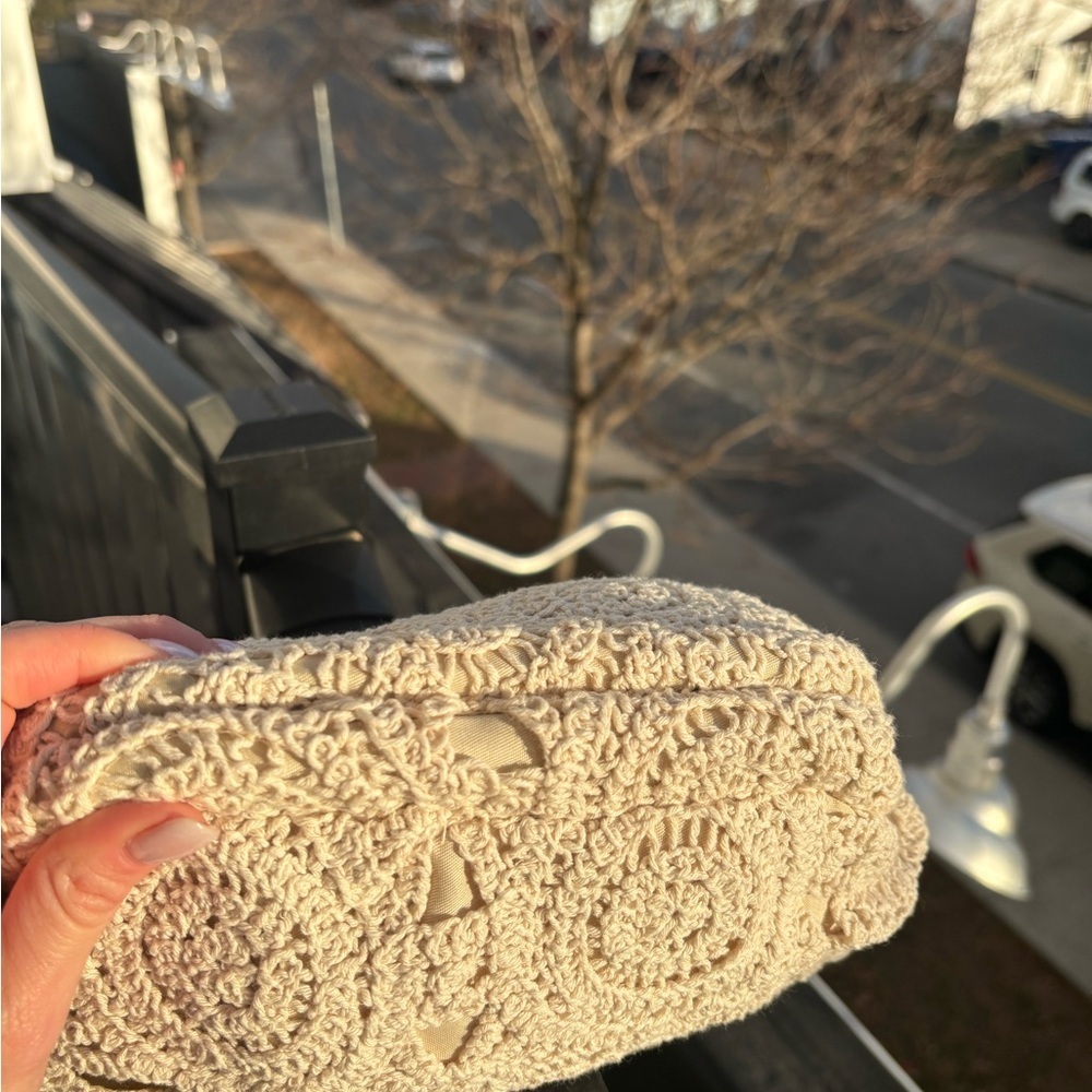Elegant Cream Lace Clutch - Picture 6 of 11